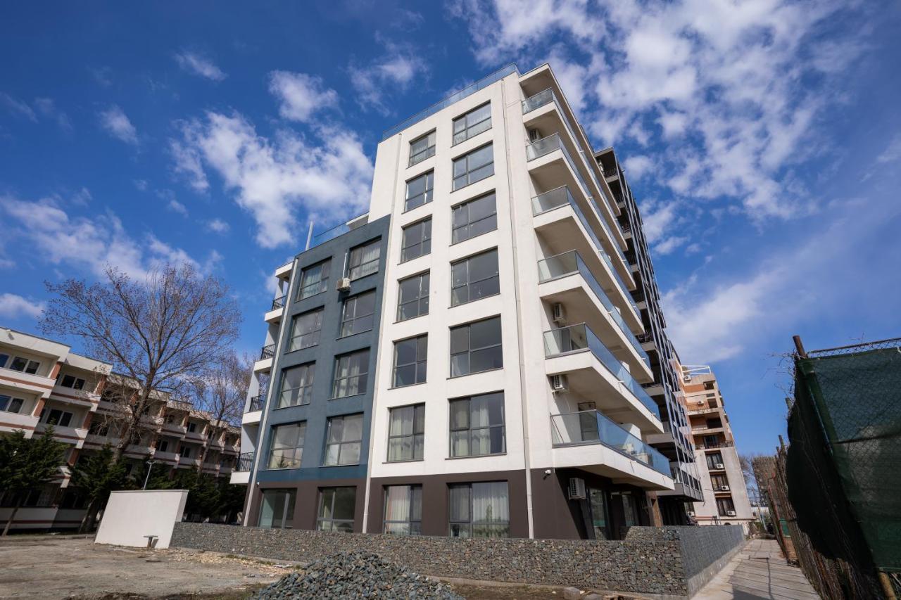 Velier Holiday Apartments Mamaia Exteriör bild