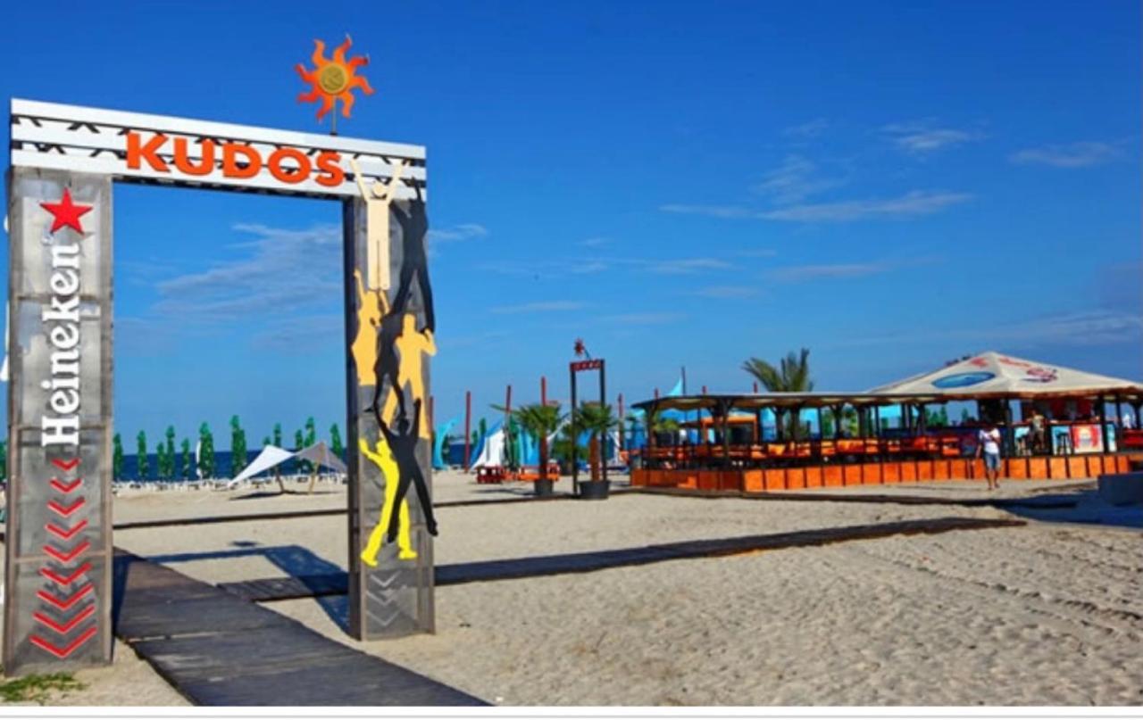 Velier Holiday Apartments Mamaia Exteriör bild