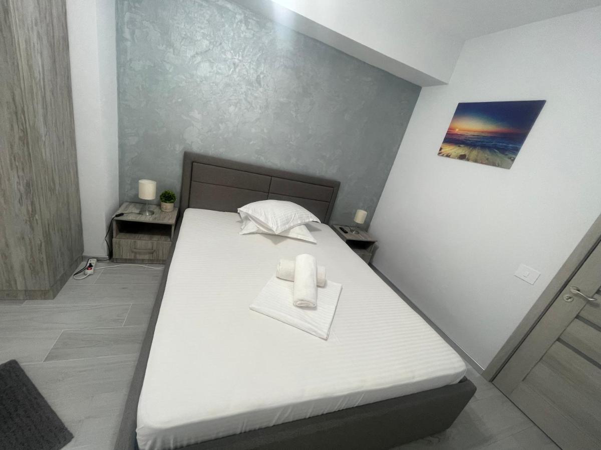 Velier Holiday Apartments Mamaia Exteriör bild