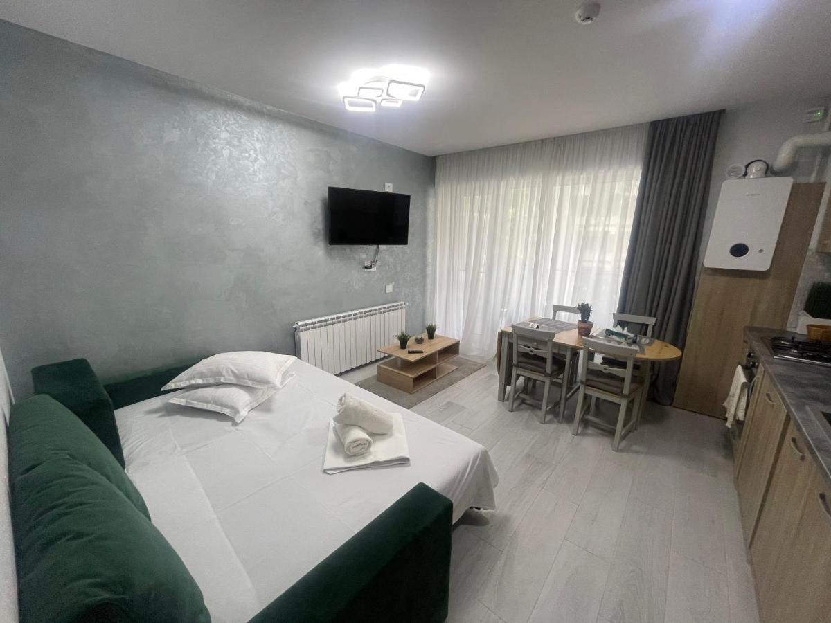 Velier Holiday Apartments Mamaia Exteriör bild