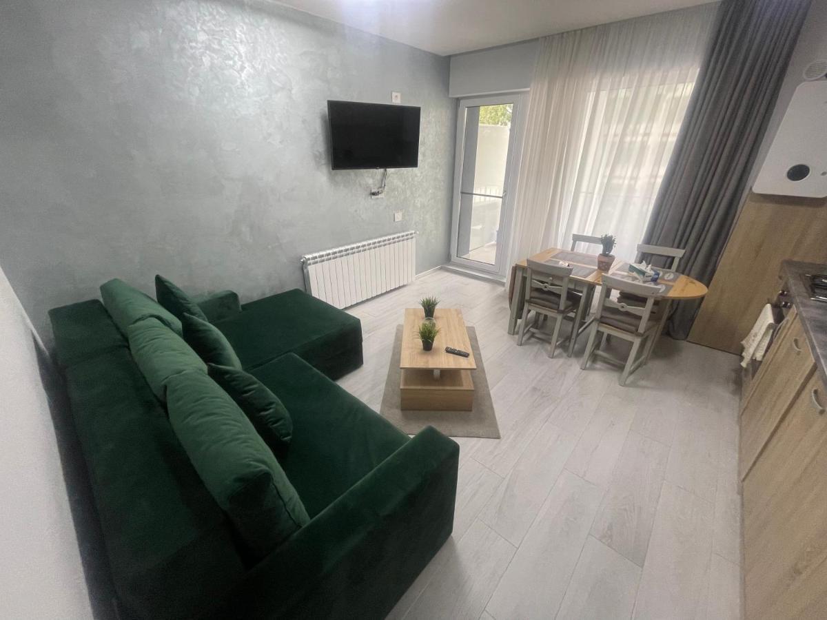 Velier Holiday Apartments Mamaia Exteriör bild