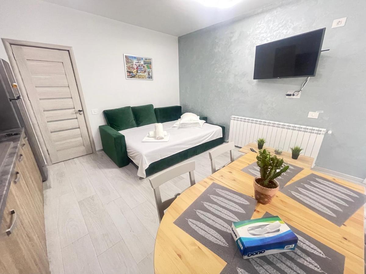 Velier Holiday Apartments Mamaia Exteriör bild