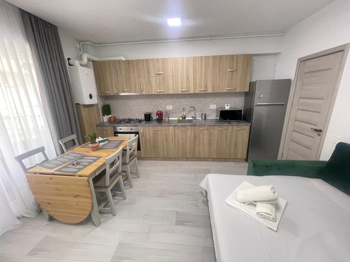 Velier Holiday Apartments Mamaia Exteriör bild