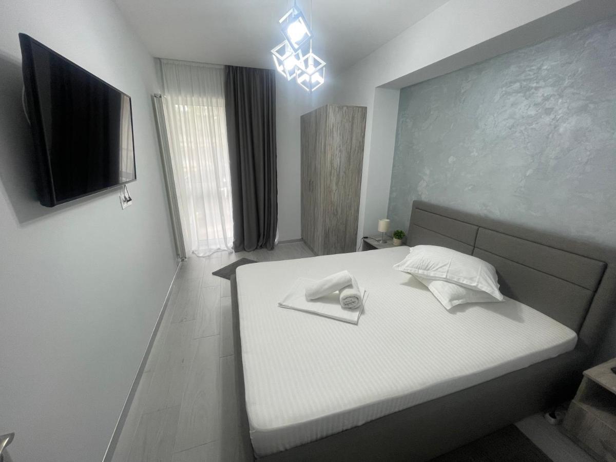 Velier Holiday Apartments Mamaia Exteriör bild